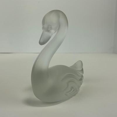 -205- FENTON | Art Glass Frosted Swan Figure | Marked