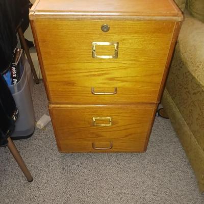 2 DRAWER WOODEN FILING CABINET ON CASTERS