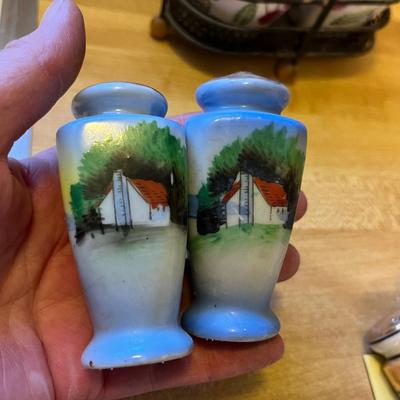 Lot of vintage Salt & Pepper shakers