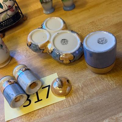 Lot of vintage Salt & Pepper shakers