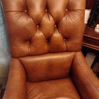 Leather Executive's Tufted Button Back Swivel Office Chair