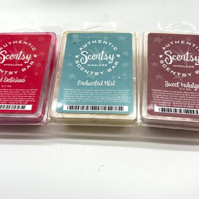 NEW SCENTSY Hope Cross Warmer & 3 Waxes