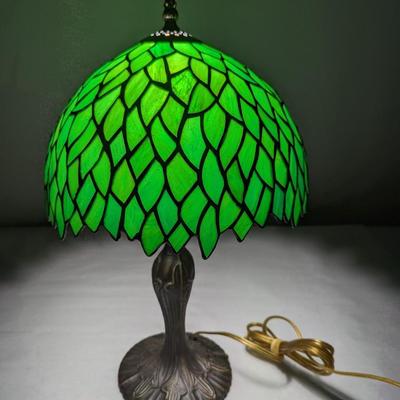 Tiffany Style Green Leaf Glass Tabletop Lamp