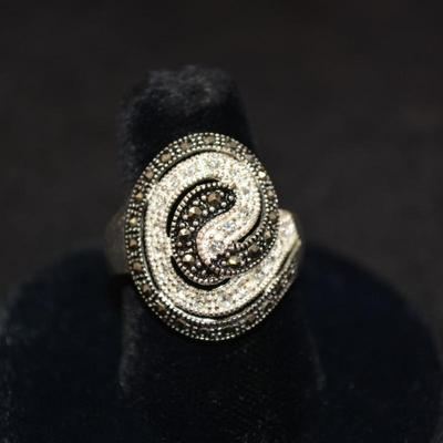 925 Sterling Fashion Ring with Marcasite + Crystal Size 8 6.6g