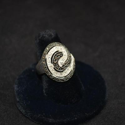 925 Sterling Fashion Ring with Marcasite + Crystal Size 8 6.6g