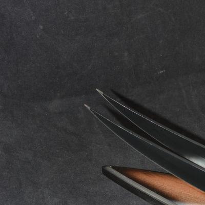 Decorative 'Riddick's Claws' Fantasy Knives with Magnetic Stand