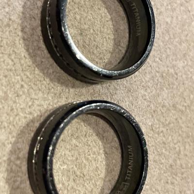 2 Menâ€™s titanium rings