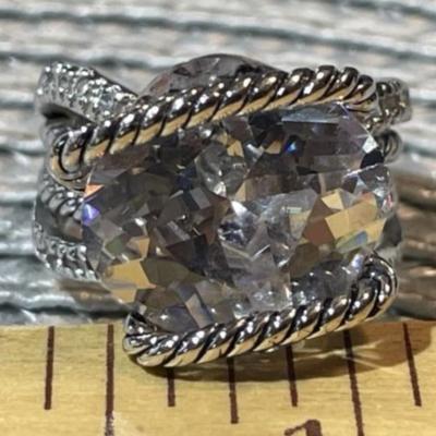 Ladies Large Sterling Silver CZ Fashion Ring Size-8 in Very Good Preowned Condition.