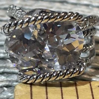 Ladies Large Sterling Silver CZ Fashion Ring Size-8 in Very Good Preowned Condition.