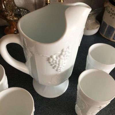 Indiana Colony Harvest w/Grapes Pitcher w/4 Tumblers, Milk Glass Pitcher in VG Preowned Condition.