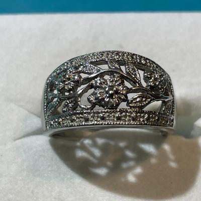 Vintage Sterling Silver Band Style Ring Size Full 7-3/4 in VG Preowned Condition as Pictured.