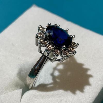 Vintage Sterling Silver Blue Stone CZ Cocktail Ring Size 6-3/4 in VG Preowned Condition as Pictured.