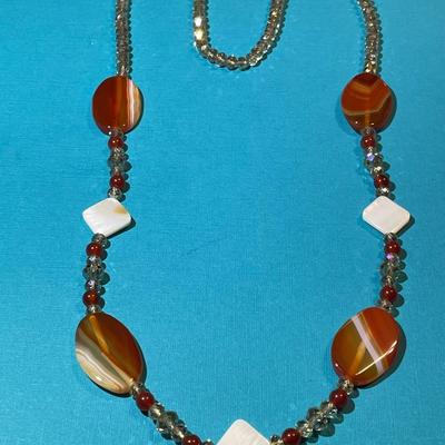 Vintage Mid-Century Gorgeous Crystal Bead Necklace in VG Preowned Condition as Pictured.