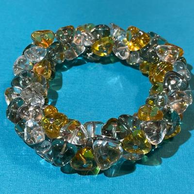 Vintage Multi-Color Stone Stretch Fashion Bracelet Made Very Well in VG Preowned Condition.