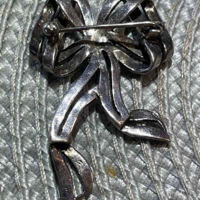Vintage Sterling Silver Marcasite Bow Pin/Brooch in Good Preowned Condition as Pictured.