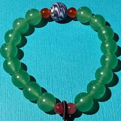 Vintage Asian Jadeite Prayer Bead Stretch Bracelet in VG Preowned Condition as Pictured.