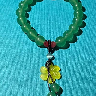 Vintage Asian Jadeite Prayer Bead Stretch Bracelet in VG Preowned Condition as Pictured.