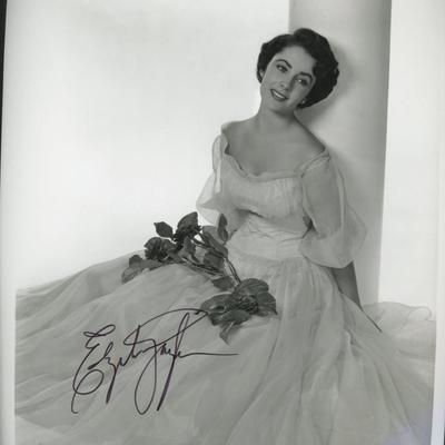 Elizabeth Taylor signed photo. GFA Authenticated