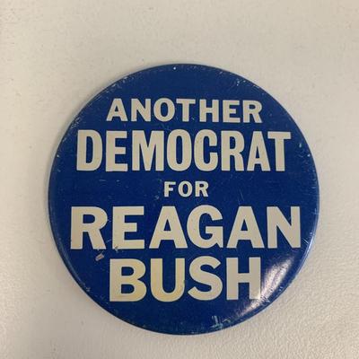 Another Democrat for Reagan Bush pin