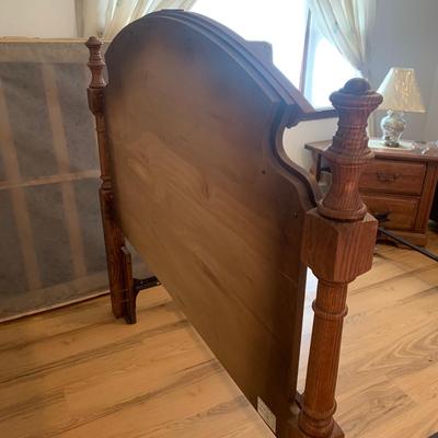 Full Size Broyhill Wooden Headboard & Bed Frame (UB-HS)