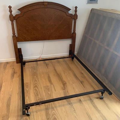 Full Size Broyhill Wooden Headboard & Bed Frame (UB-HS)