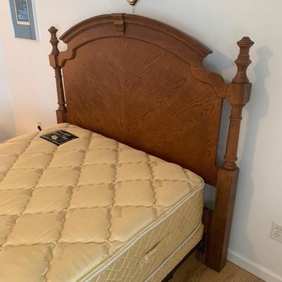 Full Size Broyhill Wooden Headboard & Bed Frame (UB-HS)