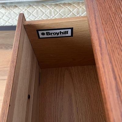 Broyhill Wooden Night Stands (UB-DZ)