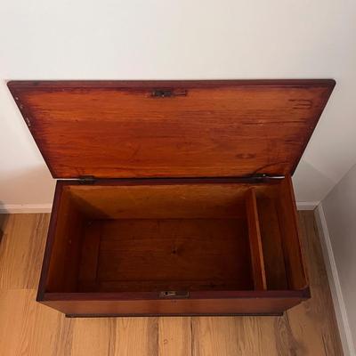 Solid Wood Chest with Key (UB-DZ)