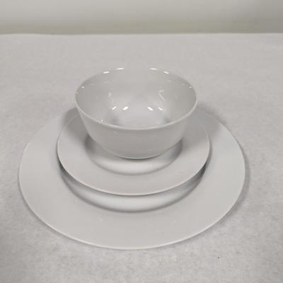 12 Piece Set Amazon Basics Dishes