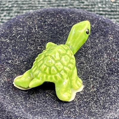 Hagen Renaker Ceramic Miniature Turtle Figurine