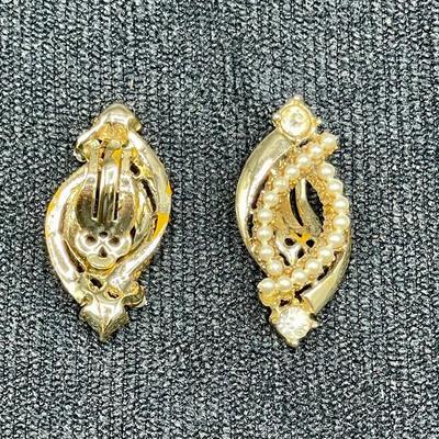 Gold Tone Costume Jewelry Clip on Earrings