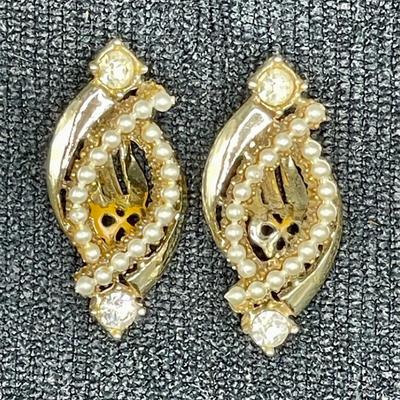 Gold Tone Costume Jewelry Clip on Earrings