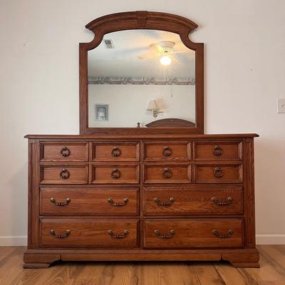 Broyhill Dresser and Mirror (UB-DZ)