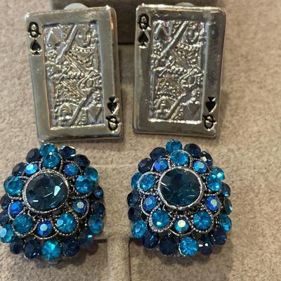 2 pairs clip on earrings