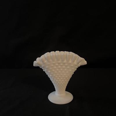 Milk Glass Collection (D-DZ)