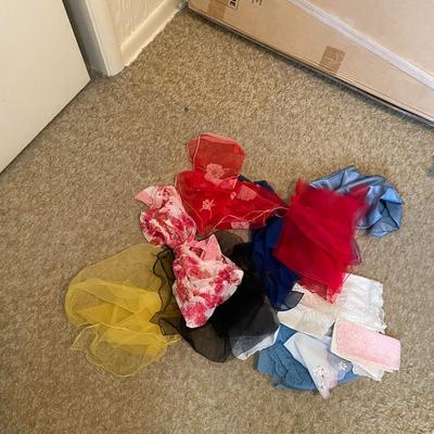 ASSORTMENT OF DRESS SCARVES