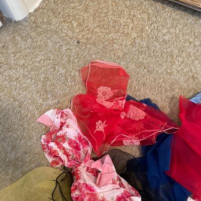 ASSORTMENT OF DRESS SCARVES