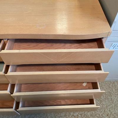 BLONDE 8 DRAWER DRESSER W/MIRROR