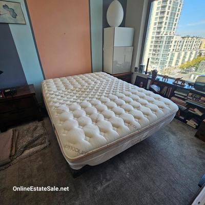 QUEEN BEDROOM SUITE