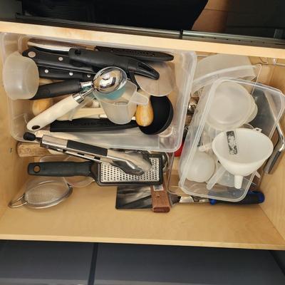 DRAWER OF KITCHEN UTENCILS