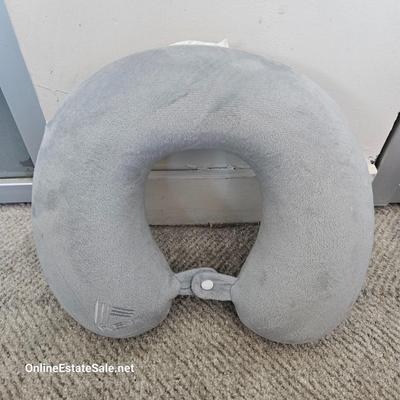 TRAVEL PILLOW