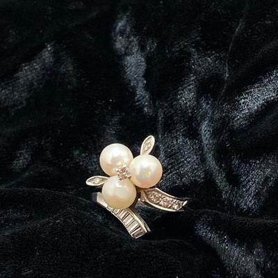 Lot 78: Genuine Pearl & Diamond 14k White Gold Ring: Tw 5.24g, Sz 5.5