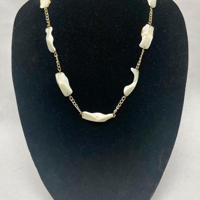 Vintage Gold Tone Chain and Polished Shell Necklace Costume Jewelry
