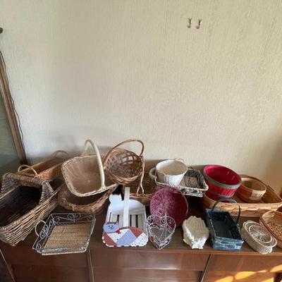 WICKER, WOOD AND METAL BASKETS