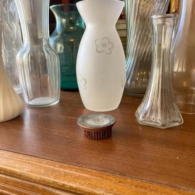 GLASS VASES, METAL FROG, 1 HURRICANE AND A BAG OF DECORATIVE ROCKS