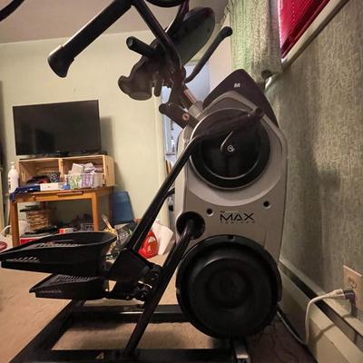 LIKE NEW BOWFLEX MAX TRAINER M6