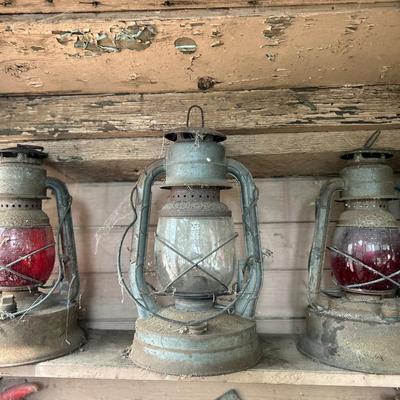 Lot of 3 Dietz Railroad Lanterns, 2 Red Globe Railroad lantern, red lantern, Dietz Little Wizard oil lantern -1 clear