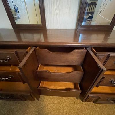 THOMASVILLE 9 DRAWER DRESSER WITH 2 MIRRORS