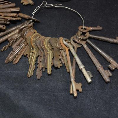Lot of Antique/Vintage Keys