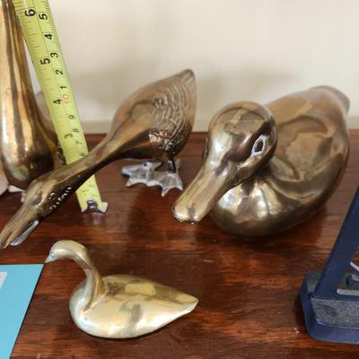 Duck Duck Waterfowl Lot Rossville Crock Brass Figurines Paperweights